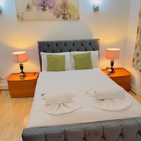 Bright Budget Studio Apartment In Central Londra Exterior foto