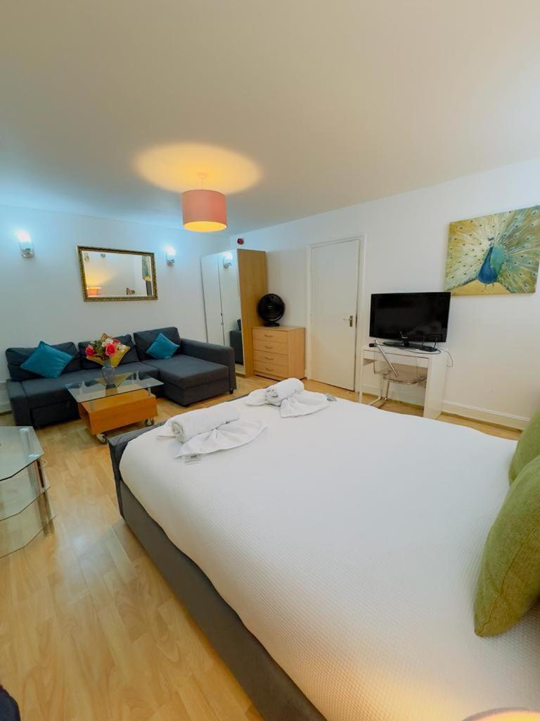 Bright Budget Studio Apartment In Central Londra Exterior foto