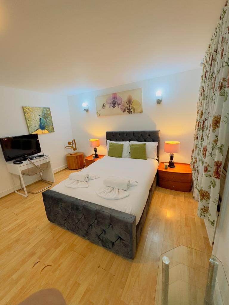 Bright Budget Studio Apartment In Central Londra Exterior foto